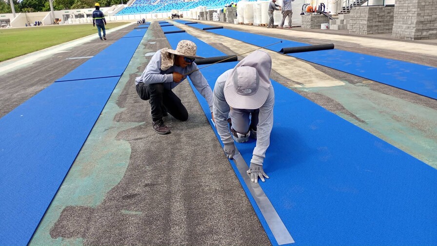¡Es un hecho! Se inicia la instalación de la pista del Estado Olímpico Félix Sánchez ¡Es un hecho! Se inicia la instalación de la pista del Estado Olímpico Félix Sánchez
