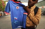 La FIFA impone a Haití modificar el diseño de su camiseta para el Mundial La FIFA impone a Haití modificar el diseño de su camiseta para el Mundial