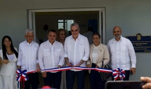 Gobierno inaugura techados escolares y hospital remozado en S&aacute;nchez Ram&iacute;rez