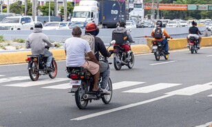 Pasajeros de motocicletas incumplen uso obligatorio del casco