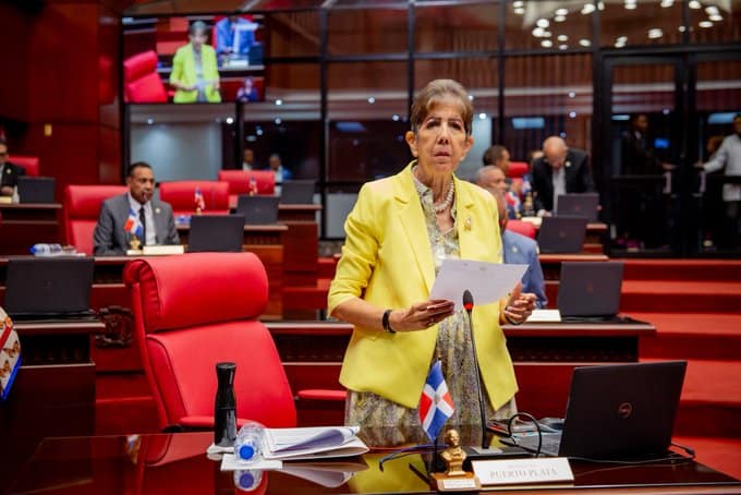 Senadora solicita al Banco Central modificar billetes de RD$200 y RD$1,000 por su parecido Senadora solicita al Banco Central modificar billetes de RD$200 y RD$1,000 por su parecido
