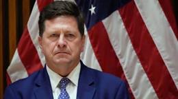 El Senado de EE. UU. confirma a Jay Clayton, nominado por Trump, como jefe de Inteligencia
