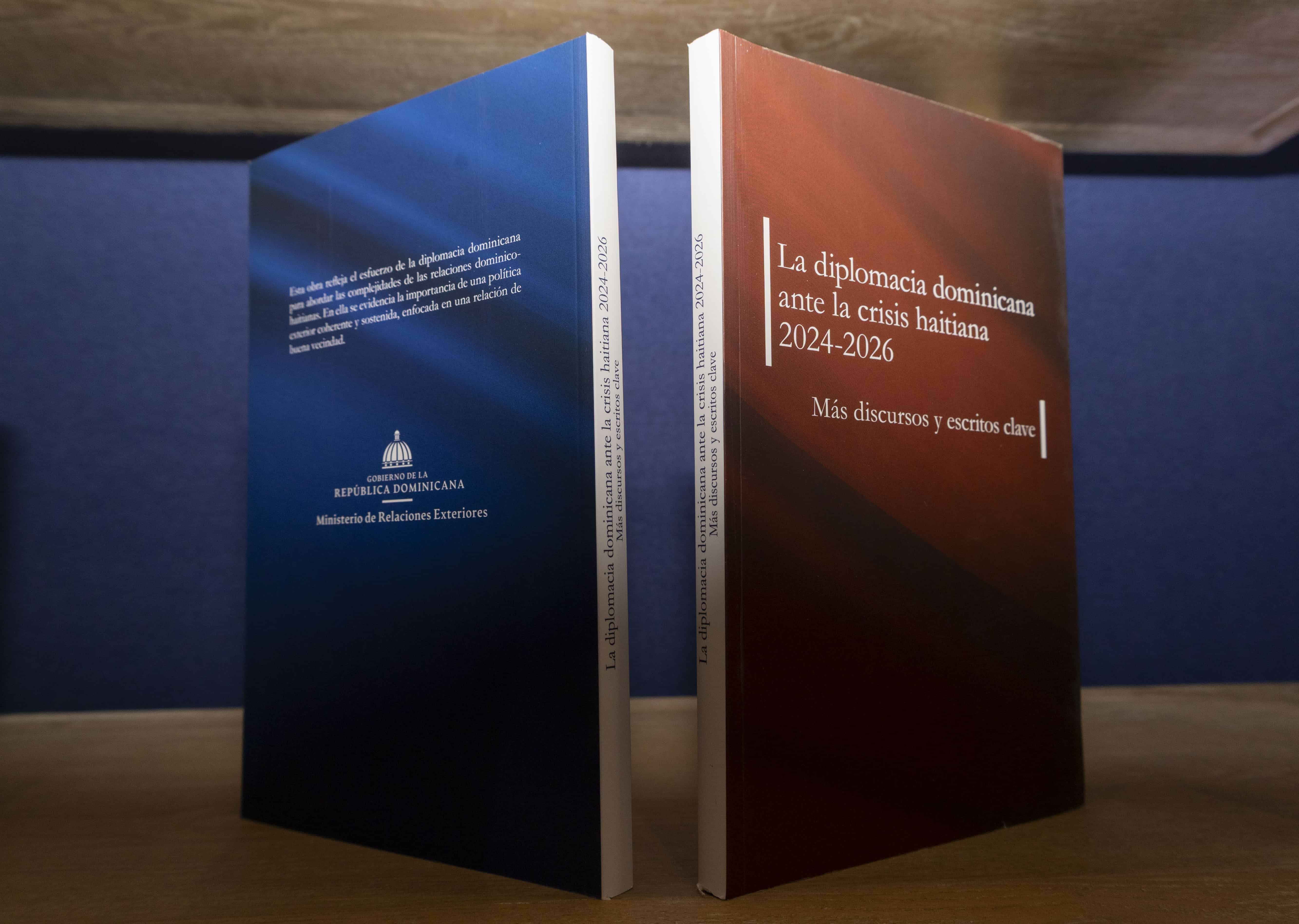 Portada de la obra que consta de 210 páginas, un documento de valor diplomático profundo.