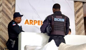Las autoridades inspeccionan torre de Piantini donde murieron madre e hijo