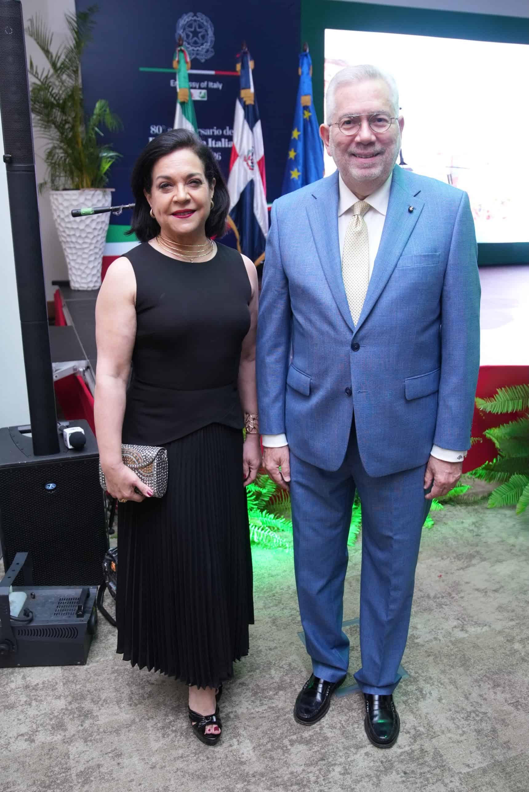 Fabiola Herrera de Valdez y Enrique Valdez.