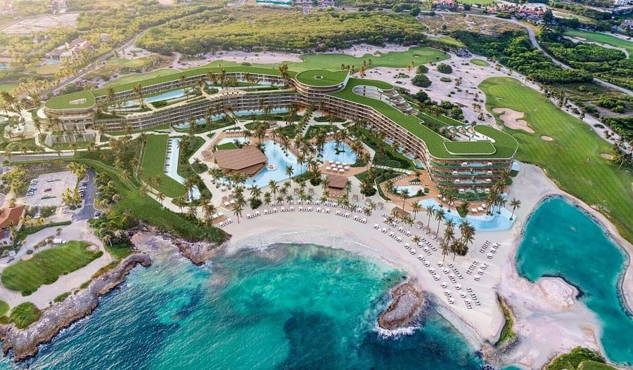 Una de las obras impermeabilizadas por Selladores Cobian: Hotel St Regis Cap Cana.