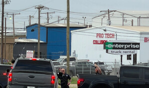 Polic&iacute;a mata a atacante de tiroteo en Texas que deja un muerto y m&aacute;s de 11 heridos