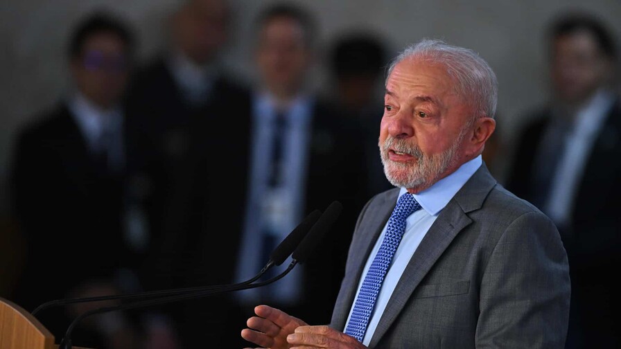 Lula termina su última sesión de radioterapia tras un cáncer de piel: estoy feliz Lula termina su última sesión de radioterapia tras un cáncer de piel: estoy feliz