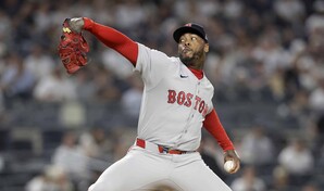 Aroldis Chapman alcanza los 400 salvamentos en las Grandes Ligas