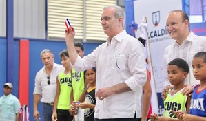 Abinader instruye al Mescyt a evaluar becas universitarias desde quinto de bachillerato