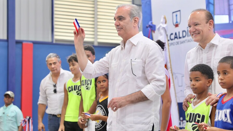 Abinader instruye al Mescyt a evaluar becas universitarias desde quinto de bachillerato Abinader instruye al Mescyt a evaluar becas universitarias desde quinto de bachillerato