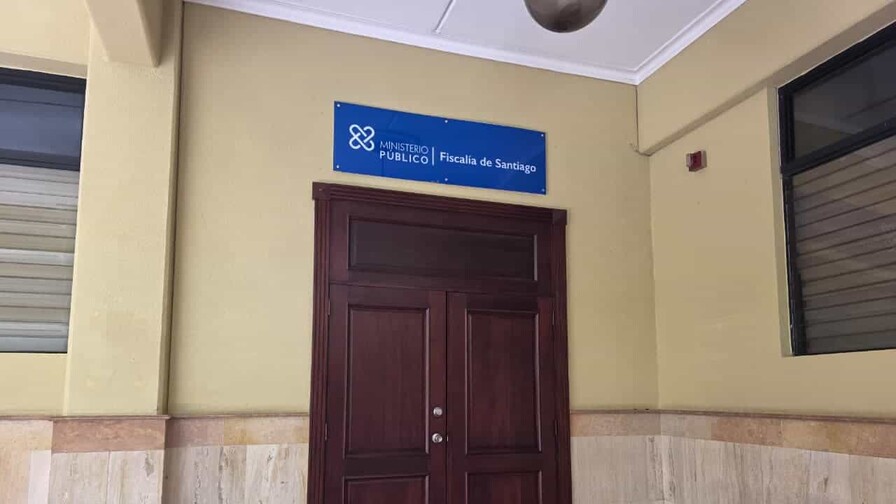 Arrestan a expresidente del patronato del oncológico del Cibao y a su esposa durante allanamiento Arrestan a expresidente del patronato del oncológico del Cibao y a su esposa durante allanamiento