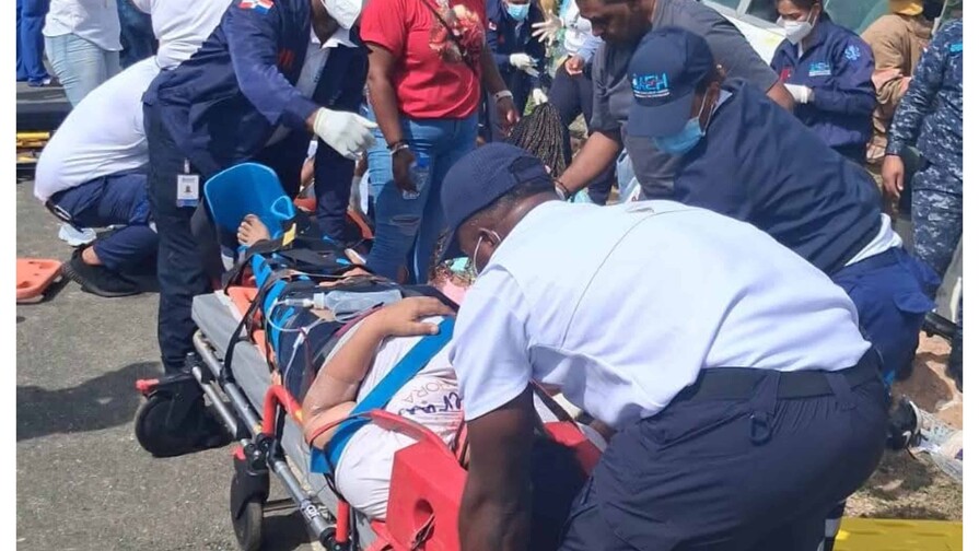 Doce mujeres y tres hombres figuran entre los 16 heridos en accidente ocurrido en Hato Mayor Doce mujeres y tres hombres figuran entre los 16 heridos en accidente ocurrido en Hato Mayor