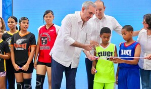 El Gobierno inaugura nuevo techado deportivo en Los Ciruelitos