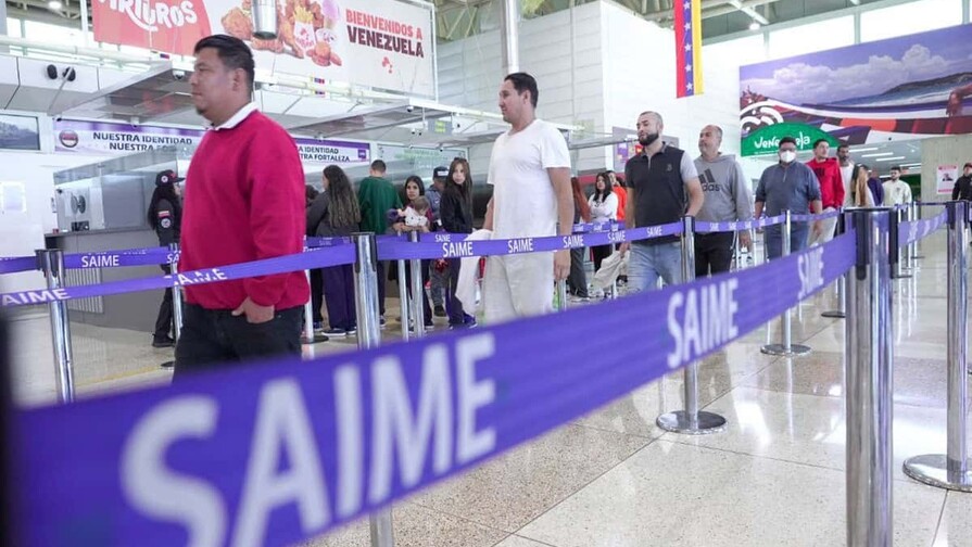 Un total de 120 migrantes regresan a Venezuela en un vuelo proveniente de Estados Unidos