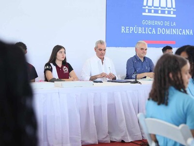 Presidente Abinader impulsa inglés y tecnología en estudiantes