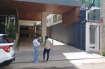 Autoridades realizan pruebas en apartamento donde fallecieron mujer y su hijo Autoridades realizan pruebas en apartamento donde fallecieron mujer y su hijo