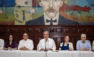 Abinader se re&uacute;ne con l&iacute;deres comunitarios y pasa balance a obras en Santiago