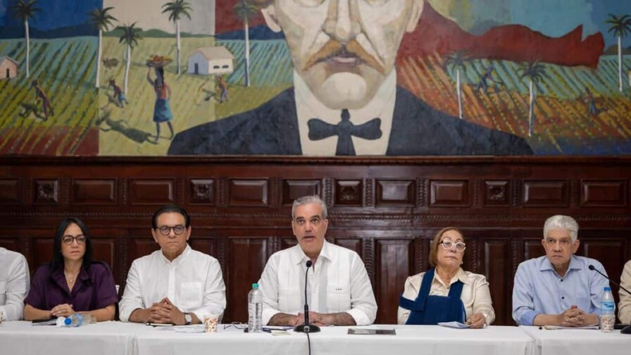 Abinader se reúne con líderes comunitarios y pasa balance a obras en Santiago Abinader se reúne con líderes comunitarios y pasa balance a obras en Santiago