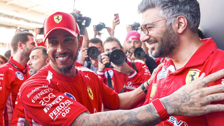 Lewis Hamilton gana en Catalu&ntilde;a y festeja por fin con Ferrari