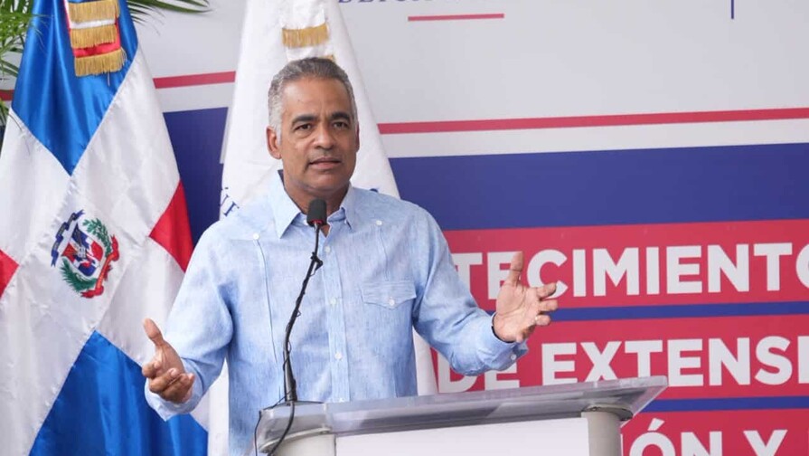 Ministro de Energía y Minas entrega proyecto eléctrico en Bahoruco Ministro de Energía y Minas entrega proyecto eléctrico en Bahoruco