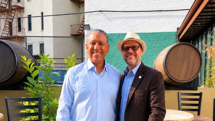 Luis Sepúlveda respalda al congresista Adriano Espaillat y llama a comunidad dominicana a votar Luis Sepúlveda respalda al congresista Adriano Espaillat y llama a comunidad dominicana a votar