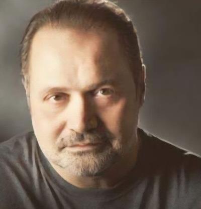 Mario Lebr&oacute;n presenta su libro de poes&iacute;a Despu&eacute;s del llanto, la sangre