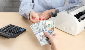 El flujo de las remesas sube 10.6 % y respalda la apreciaci&oacute;n del peso