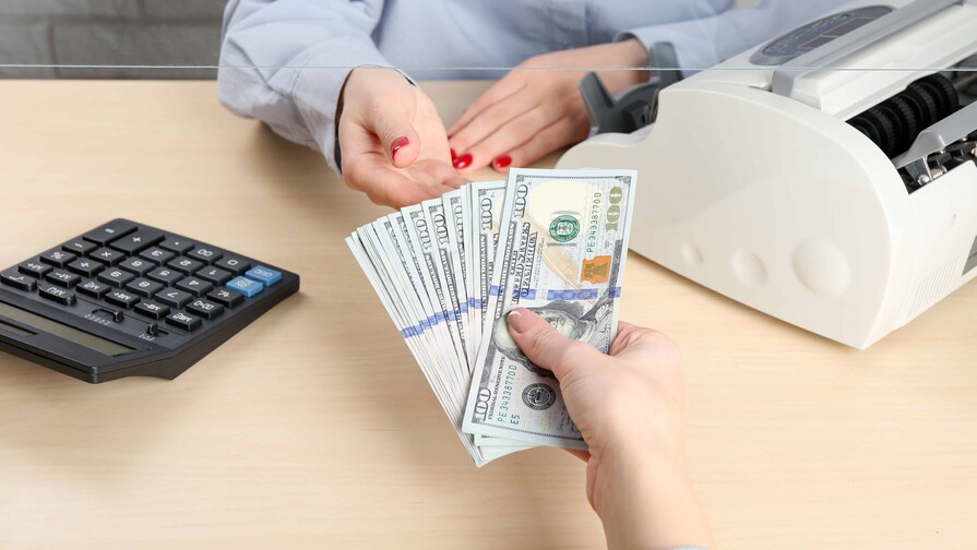 El dólar escala a los 850 pesos en el mercado informal cubano, con tasa récord El dólar escala a los 850 pesos en el mercado informal cubano, con tasa récord