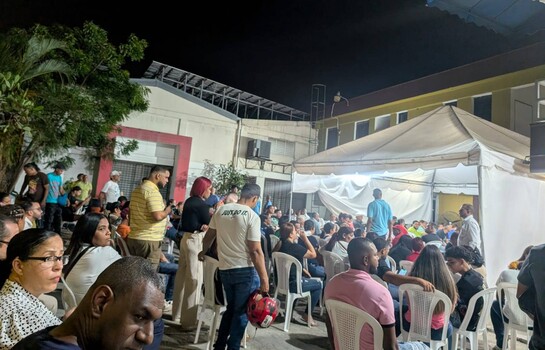 Entrega de c&eacute;dula dura m&aacute;s de 5 horas luego de captura de datos  en un centro nocturno de Santiago