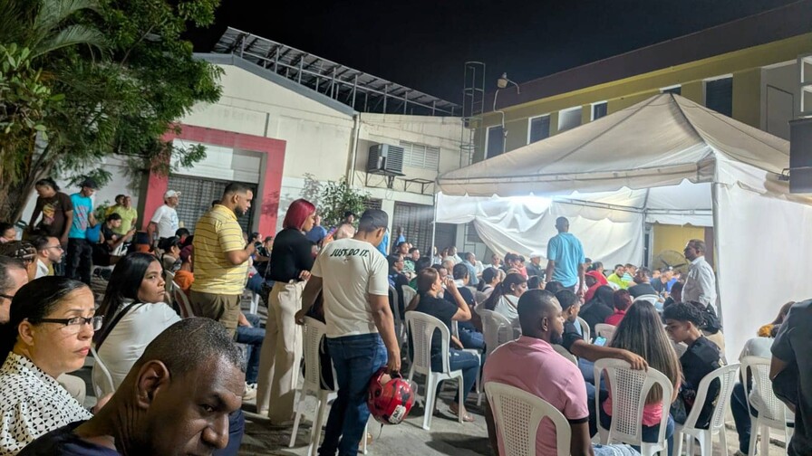 Entrega de cédula dura más de 5 horas luego de captura de datos en un centro nocturno de Santiago Entrega de cédula dura más de 5 horas luego de captura de datos en un centro nocturno de Santiago