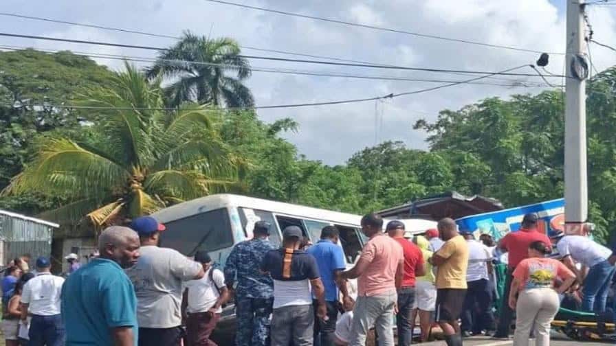 Doce mujeres y tres hombres figuran entre los 16 heridos en accidente ocurrido en Hato Mayor Doce mujeres y tres hombres figuran entre los 16 heridos en accidente ocurrido en Hato Mayor