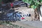 Video capta momento en que agentes policiales matan a hombre que tenía las manos en alto en La Vega Video capta momento en que agentes policiales matan a hombre que tenía las manos en alto en La Vega
