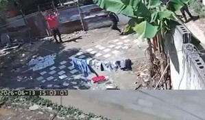 Video capta momento en que agentes policiales matan a hombre que ten&iacute;a las manos en alto en La Vega