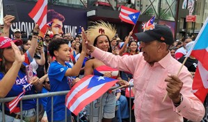 Espaillat participa en desfile puertorrique&ntilde;o mientras avanza la votaci&oacute;n de las primarias dem&oacute;cratas en Nueva York