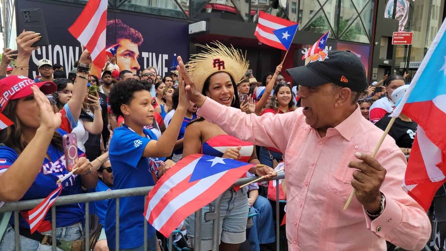 Espaillat participa en desfile puertorriqueño mientras avanza la votación de las primarias demócratas en Nueva York Espaillat participa en desfile puertorriqueño mientras avanza la votación de las primarias demócratas en Nueva York