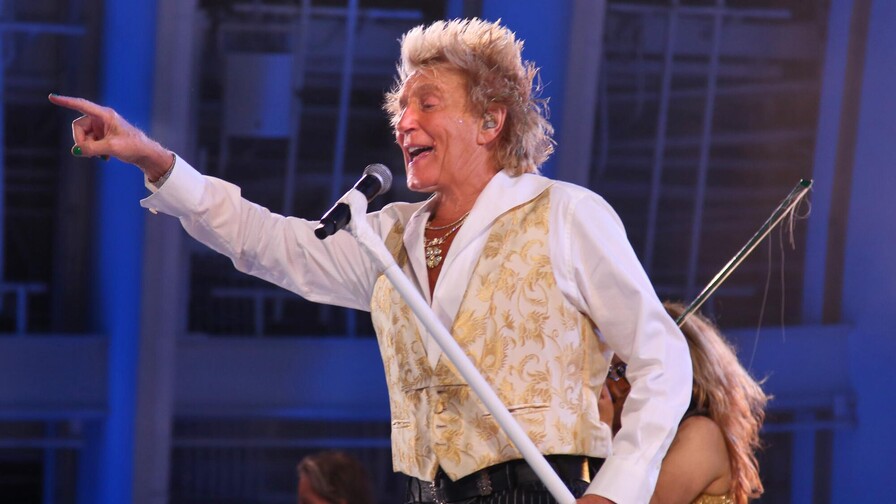 Rod Stewart, criticado en redes por cancelar concierto e ir luego a un partido del Mundial Rod Stewart, criticado en redes por cancelar concierto e ir luego a un partido del Mundial