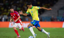 Brasil no puede pensar que va a golear a Hait&iacute;, dice Douglas Santos