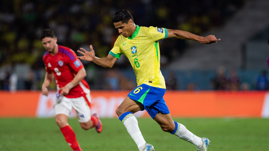 Brasil no puede pensar que va a golear a Hait&iacute;, dice Douglas Santos