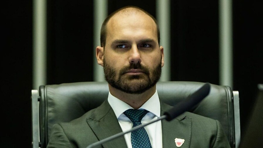 Hijo de Bolsonaro condenado a cuatro años por hacer lobby por su padre en EE. UU. Hijo de Bolsonaro condenado a cuatro años por hacer lobby por su padre en EE. UU.
