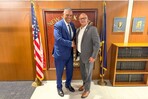 Consulado dominicano en NY recibe donaci&oacute;n de chalecos antibalas para organismos de seguridad en RD