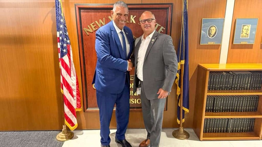 Consulado dominicano en NY recibe donación de chalecos antibalas para organismos de seguridad en RD Consulado dominicano en NY recibe donación de chalecos antibalas para organismos de seguridad en RD
