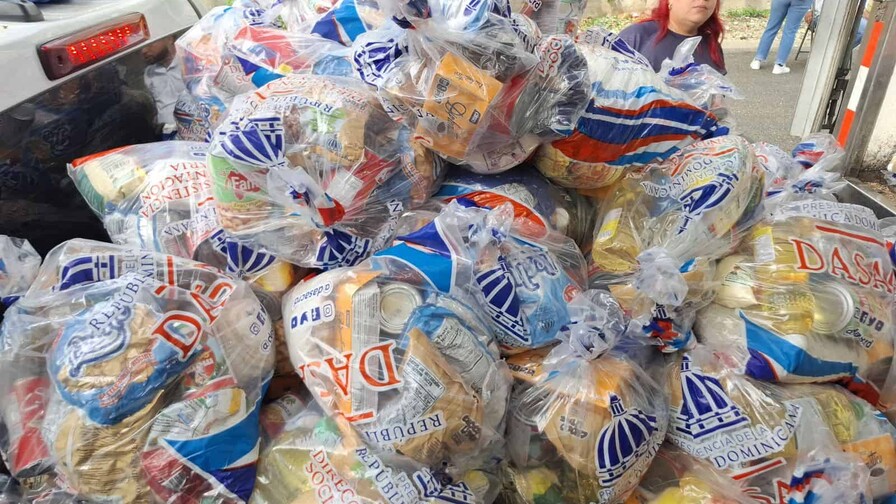 Gobierno distribuye más de 26 mil raciones alimenticias en sectores vulnerables de Santiago Gobierno distribuye más de 26 mil raciones alimenticias en sectores vulnerables de Santiago
