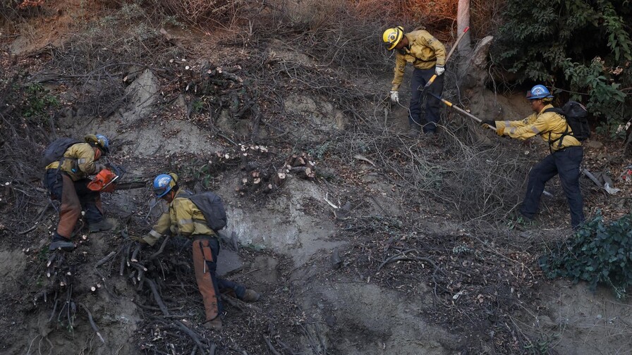 Un incendio forestal en Riverside, California, quema m&aacute;s de 809 hect&aacute;reas