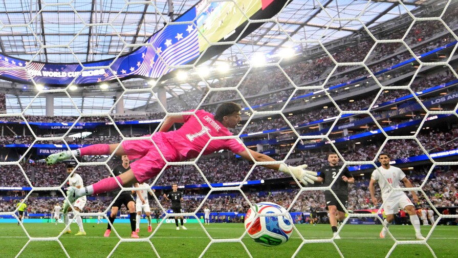 Irán empata 2-2 con Nueva Zelanda en su estreno mundialista bajo tensión Irán empata 2-2 con Nueva Zelanda en su estreno mundialista bajo tensión