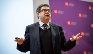 Nobel de Econom&iacute;a defiende que la IA destruir&aacute; empleos pero acabar&aacute; creando crecimiento