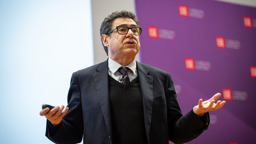 Nobel de Economía defiende que la IA destruirá empleos pero acabará creando crecimiento Nobel de Economía defiende que la IA destruirá empleos pero acabará creando crecimiento