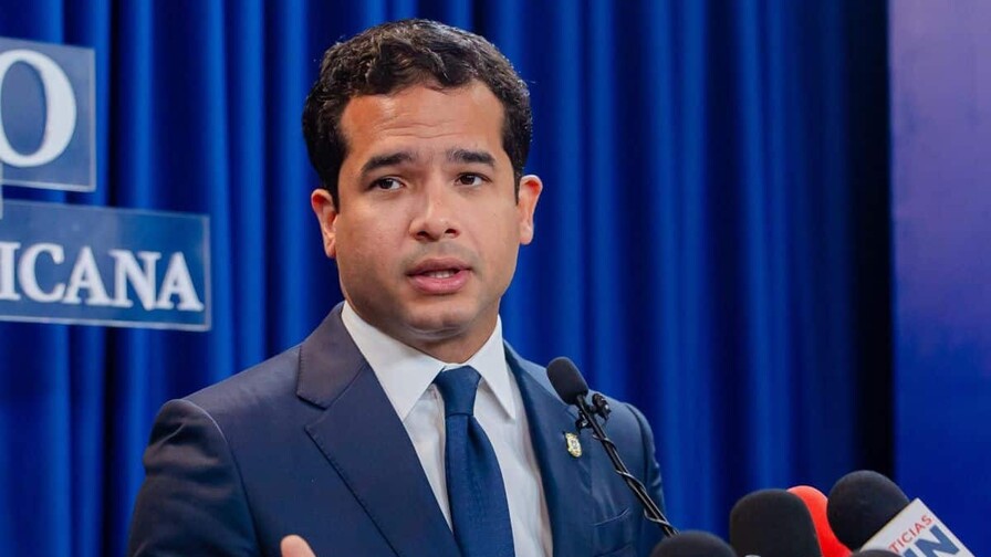 Omar Fernández sobre indexación salarial: La ley habla de RD$52 mil, no menos