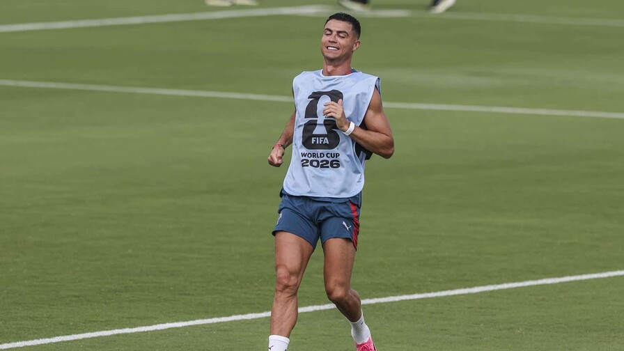 Mientras Messi pone el mundo a sus pies, Cristiano Ronaldo debuta este miércoles Mientras Messi pone el mundo a sus pies, Cristiano Ronaldo debuta este miércoles