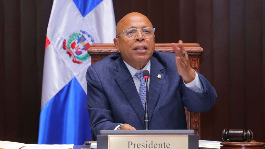 Los diputados incumplen plazo y frenan reforma laboral escudándose en declaraciones de Abinader